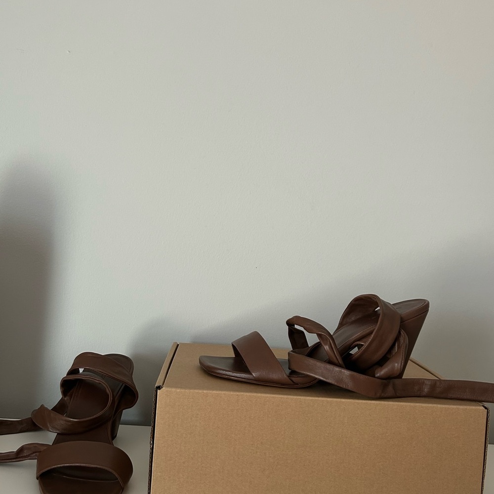 Vince Brown Heeled Shoes with Elegant Design